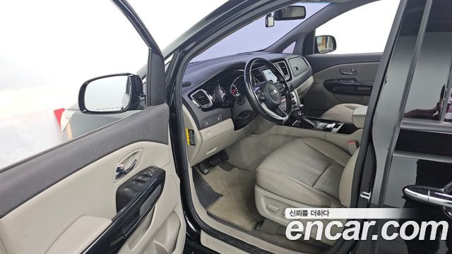 Kia Canival 2017 — photo 10