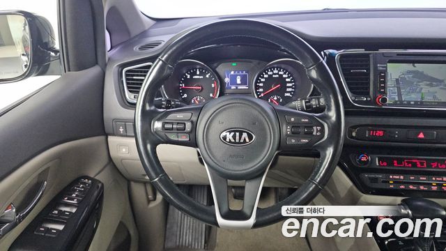 Kia Canival 2017 — photo 11
