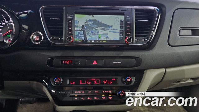 Kia Canival 2017 — photo 12