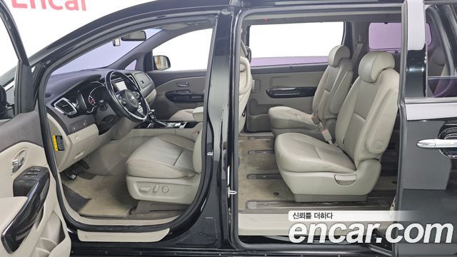 Kia Canival 2017 — photo 17