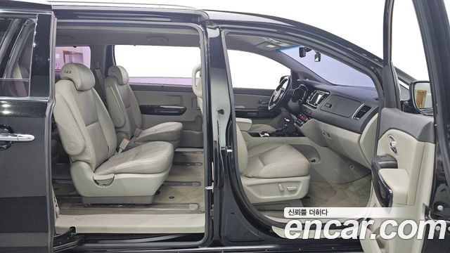 Kia Canival 2017 — photo 19