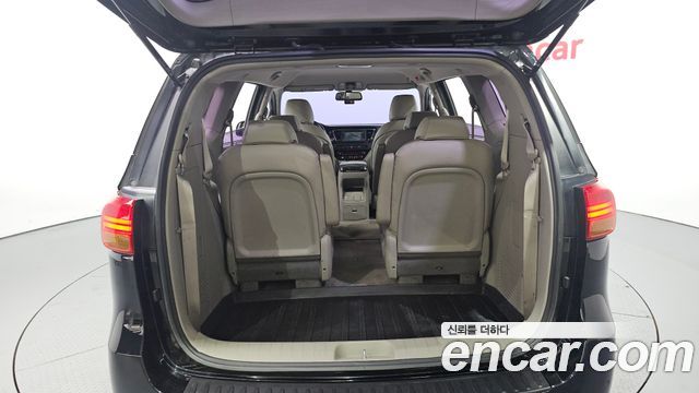Kia Canival 2017 — photo 20