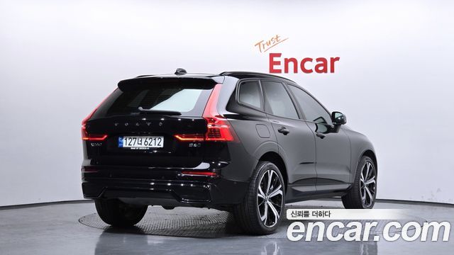 Volvo XC60 2022 — photo 2