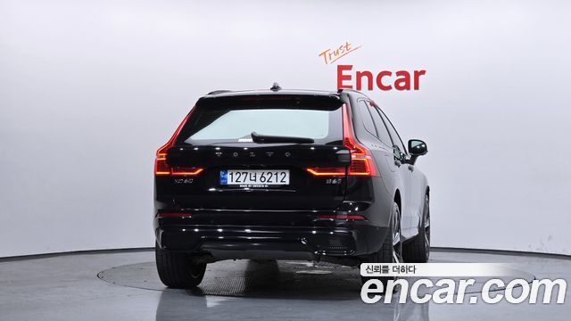 Volvo XC60 2022 — photo 4