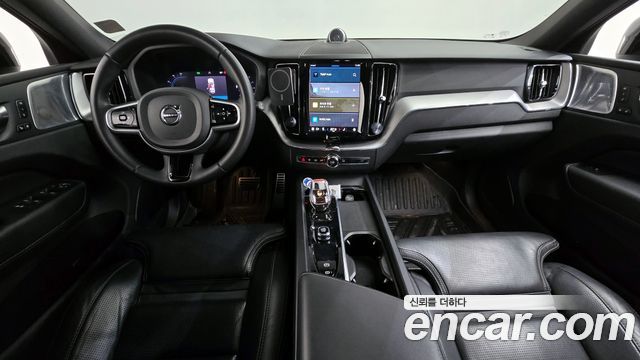 Volvo XC60 2022 — photo 10