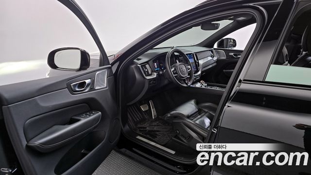Volvo XC60 2022 — photo 13