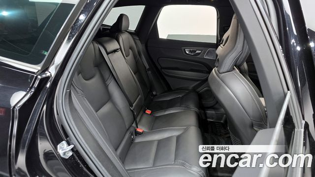 Volvo XC60 2022 — photo 17