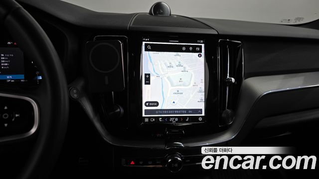 Volvo XC60 2022 — photo 18