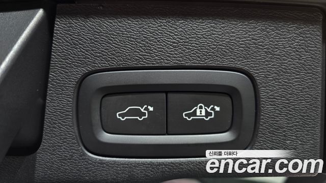 Volvo XC60 2022 — photo 23
