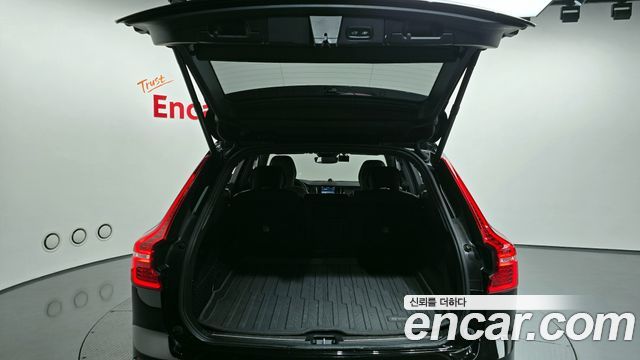 Volvo XC60 2022 — photo 24