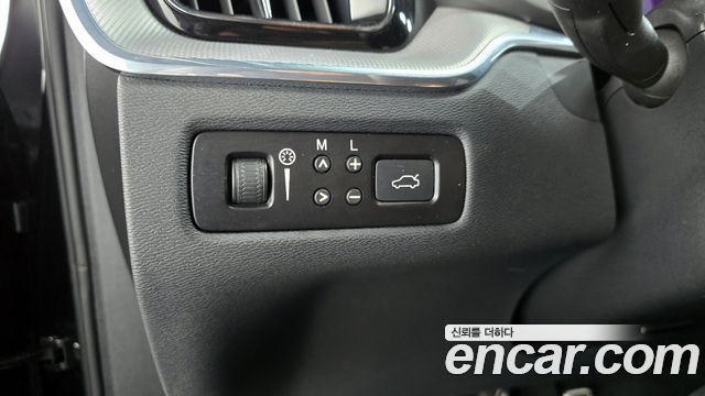 Volvo XC60 2022 — photo 25