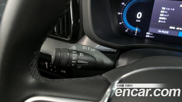 Volvo XC60 2022 — photo 26