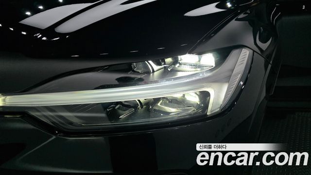 Volvo XC60 2022 — photo 8