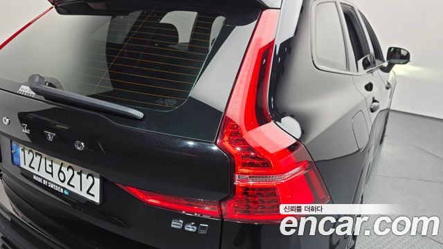 Volvo XC60 2022 — photo 9