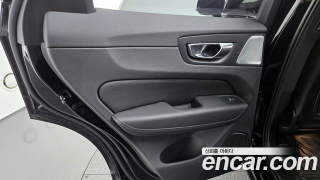 Volvo XC60 2022 — photo 15