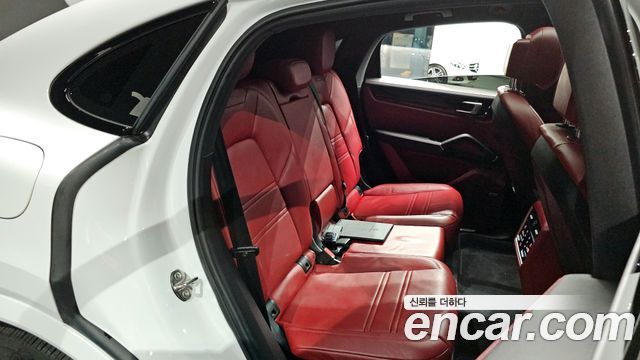 Porsche Cayenne 2020 — photo 17
