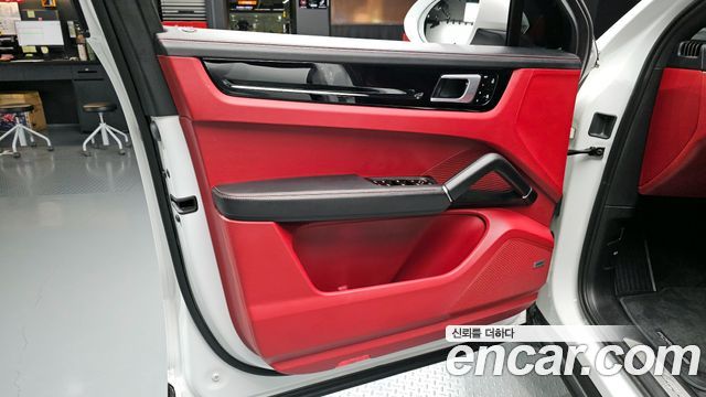 Porsche Cayenne 2020 — photo 14