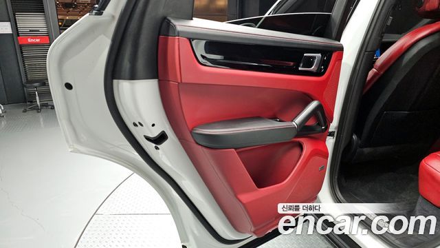 Porsche Cayenne 2020 — photo 15