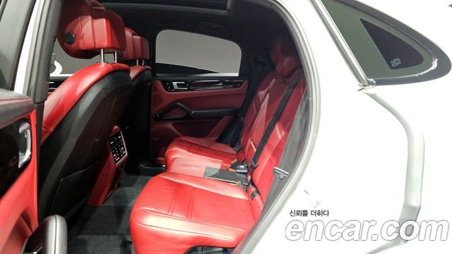 Porsche Cayenne 2020 — photo 16
