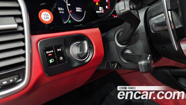 Porsche Cayenne 2020 — photo 28