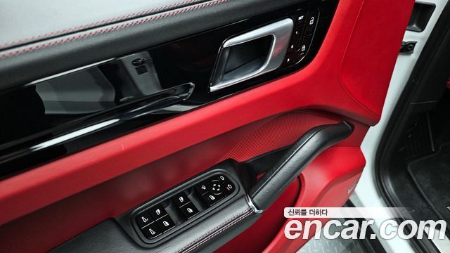 Porsche Cayenne 2020 — photo 31