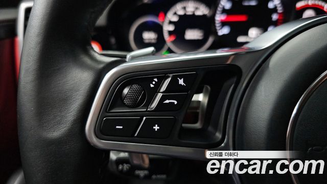 Porsche Cayenne 2020 — photo 33