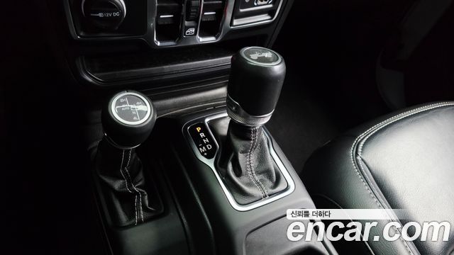 Jeep Wrangler 2023 — photo 12