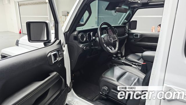 Jeep Wrangler 2023 — photo 13