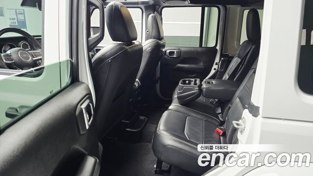 Jeep Wrangler 2023 — photo 17