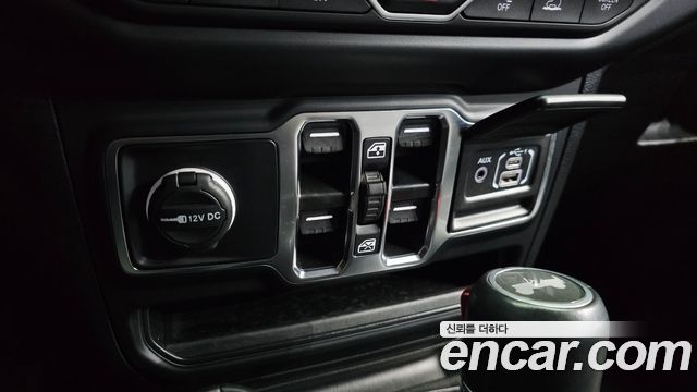 Jeep Wrangler 2023 — photo 21