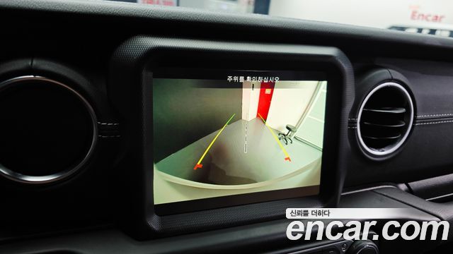 Jeep Wrangler 2023 — photo 22