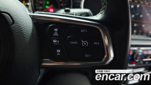 Jeep Wrangler 2023 — photo 23