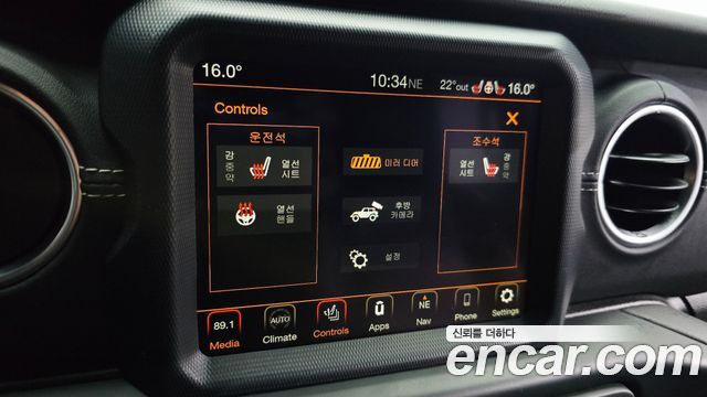Jeep Wrangler 2023 — photo 24