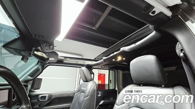 Jeep Wrangler 2023 — photo 26