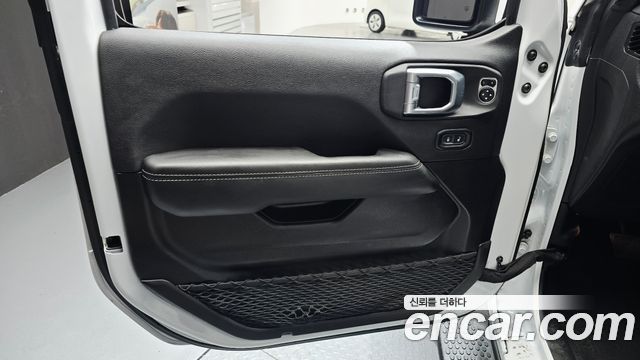 Jeep Wrangler 2023 — photo 14