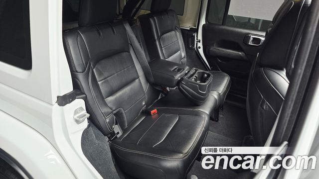 Jeep Wrangler 2023 — photo 16
