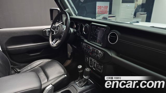 Jeep Wrangler 2023 — photo 27