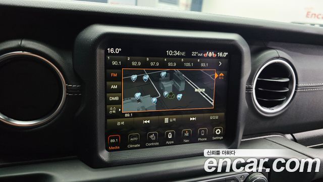 Jeep Wrangler 2023 — photo 31
