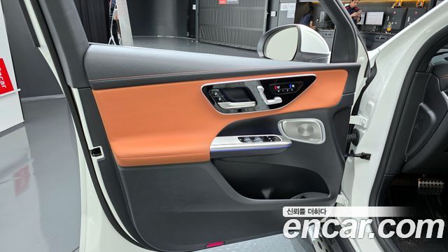 Mercedes-Benz GLC-Class 2025 — photo 14