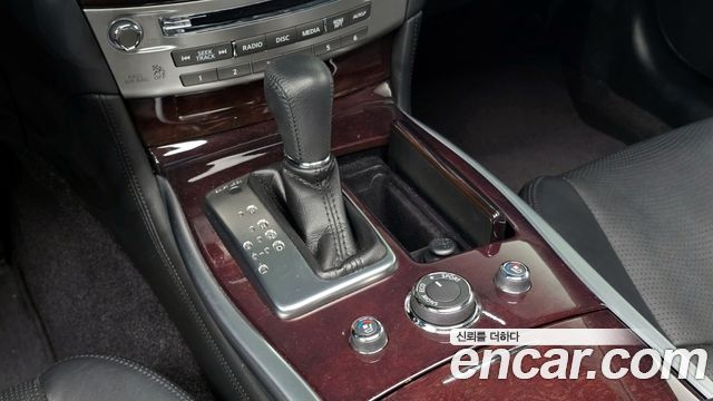 Infiniti Q70 2019 — photo 9
