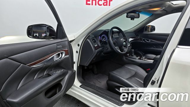 Infiniti Q70 2019 — photo 10