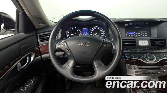 Infiniti Q70 2019 — photo 13