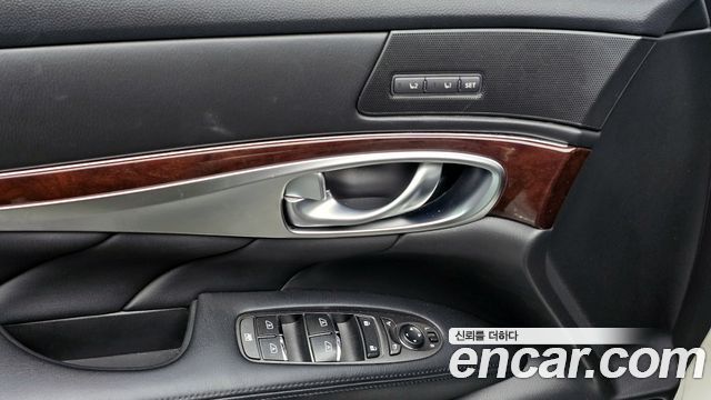 Infiniti Q70 2019 — photo 18
