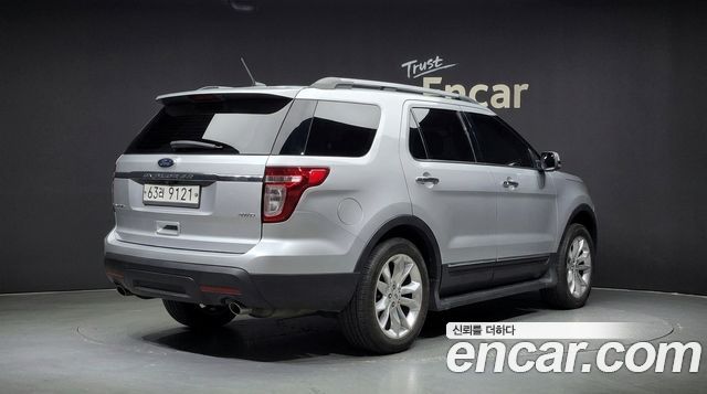 Ford Explorer 2013 — photo 2