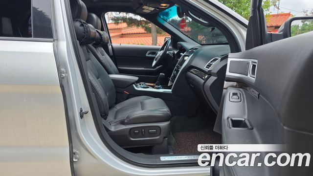 Ford Explorer 2013 — photo 17