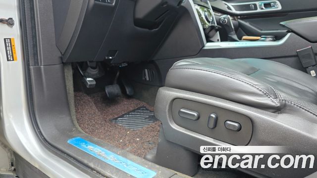 Ford Explorer 2013 — photo 32
