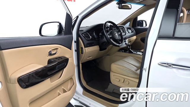 Kia Canival 2019 — photo 10