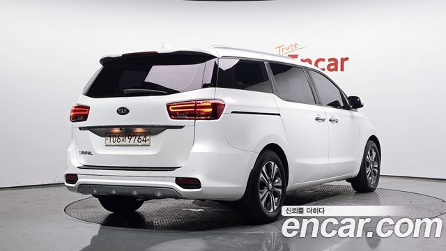 Kia Canival 2019 — photo 2