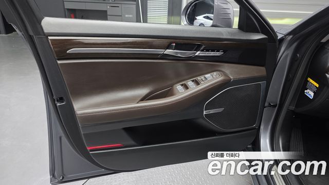 Genesis EQ900 2016 — photo 14