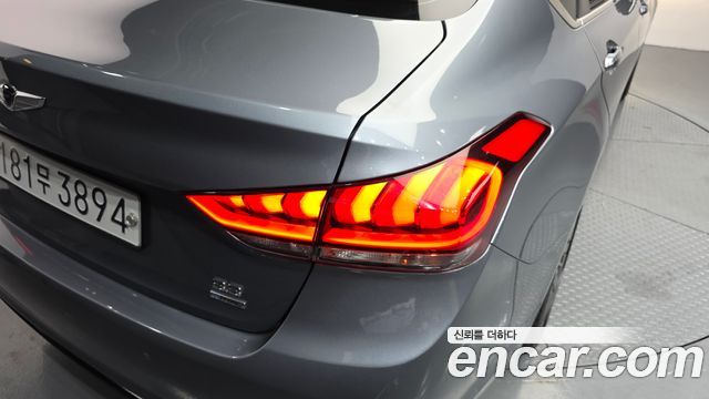 Genesis G80 2017 — photo 9